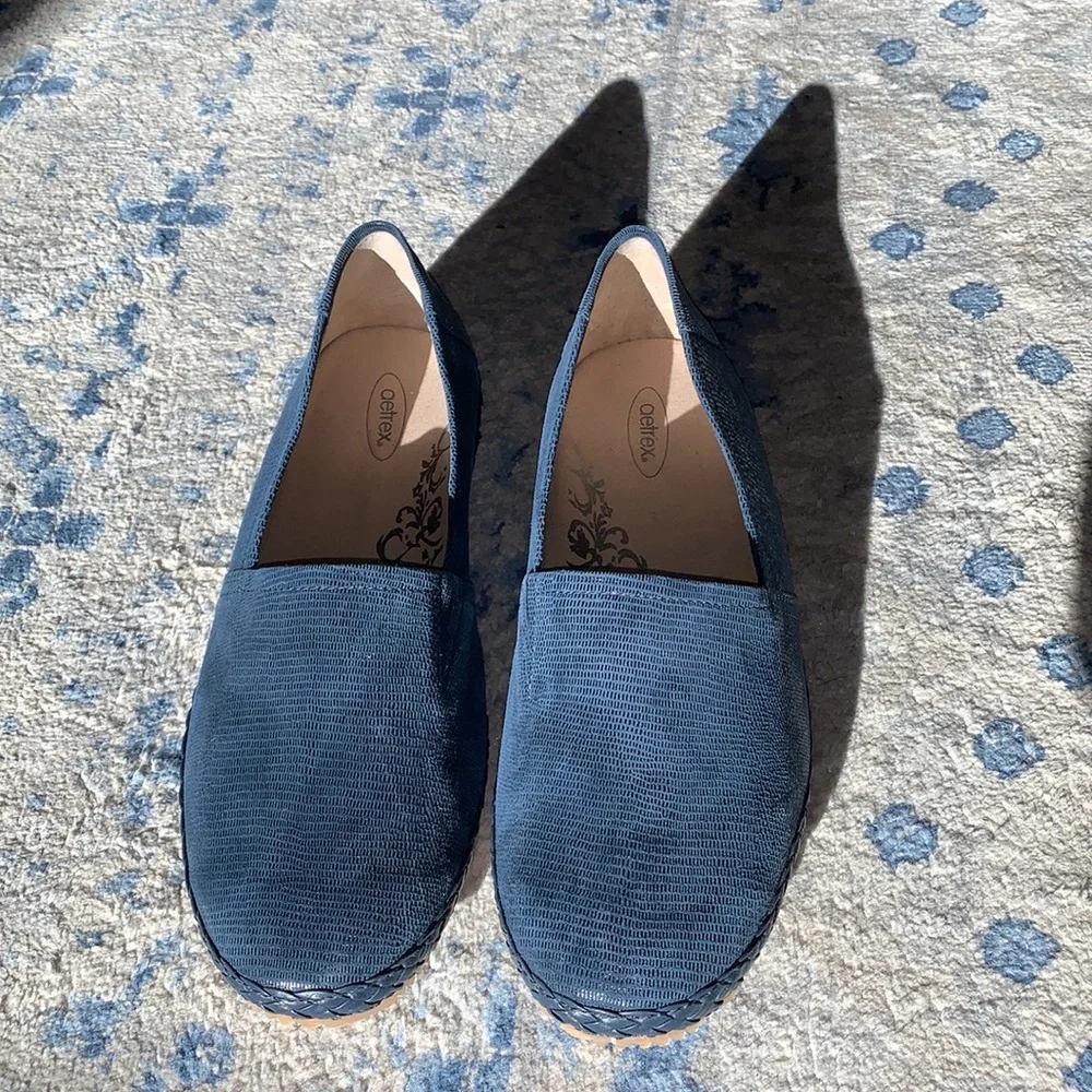 Aetrex navy loafers. Size 10. Like new! - Picture 3 of 10